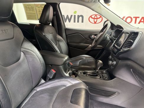 Used 2022 Jeep Cherokee Limited image 12