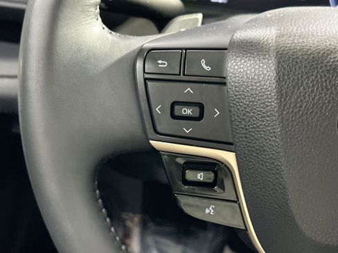 Used 2023 Toyota Crown Platinum image 21