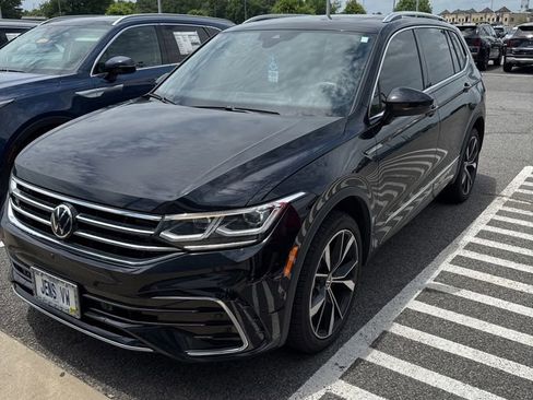 Used 2024 Volkswagen Tiguan SEL R-Line AWD/4WD image 4