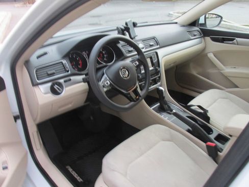 Used 2017 Volkswagen Passat 1.8T S image 27