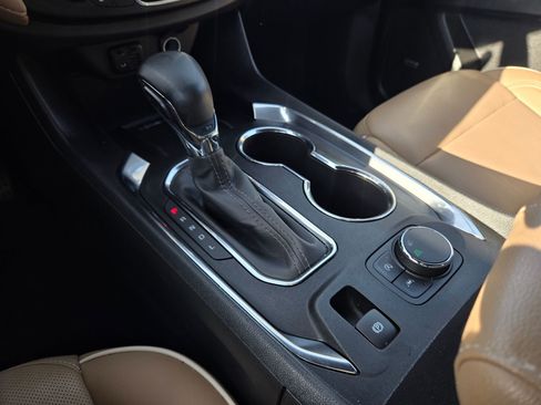 Used 2023 Chevrolet Traverse Premier image 31