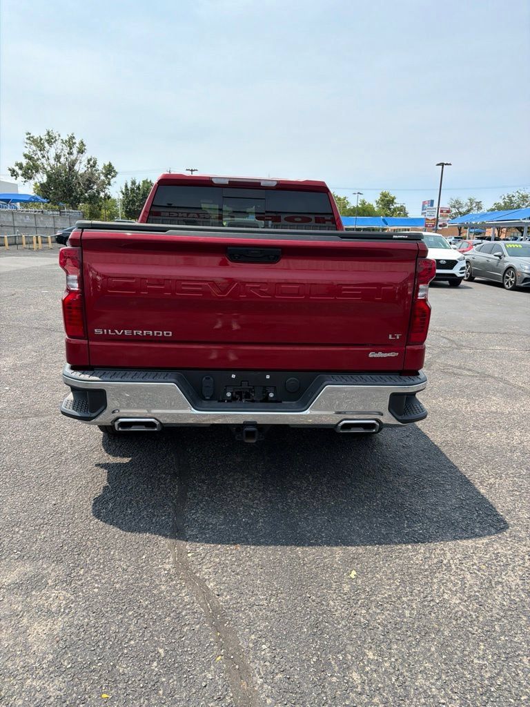 Used 2023 Chevrolet Silverado 1500 LT AWD/4WD image 3