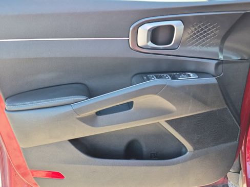 Used 2022 Kia Sorento LX image 10