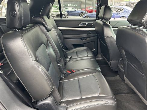 Used 2017 Ford Explorer XLT w/ Equipment Group 202A image 13