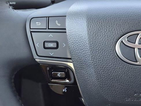 Used 2025 Toyota Camry XLE FWD image 12