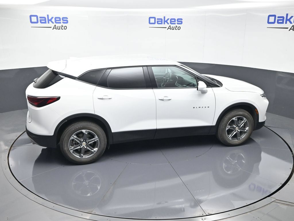 Used 2025 Chevrolet Blazer LT AWD/4WD image 52
