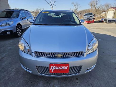 Used 2016 Chevrolet Impala LT FWD image 2