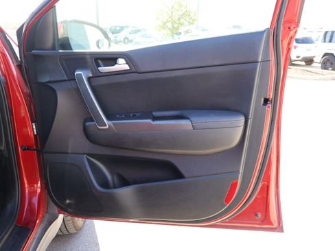 Used 2020 Kia Sportage LX image 9