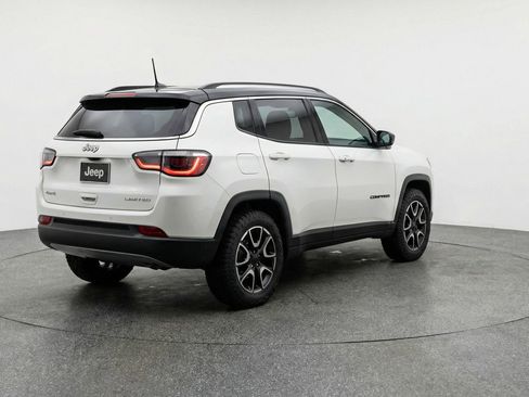 Used 2025 Jeep Compass Trailhawk image 9