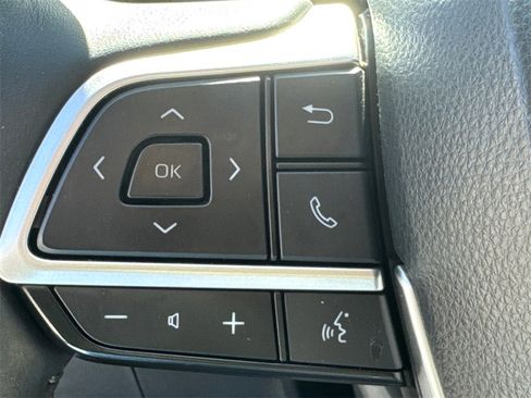 Used 2024 Toyota Highlander Limited image 25