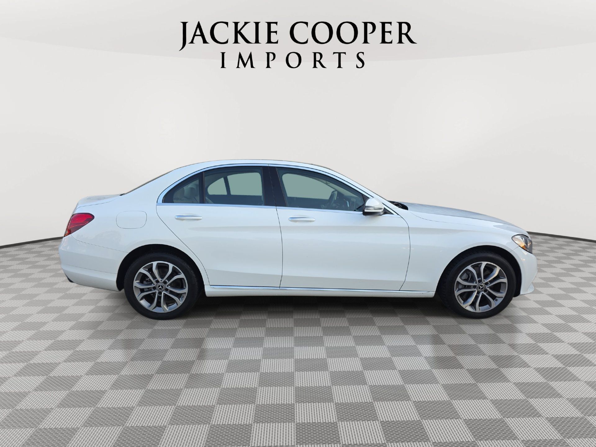 Used 2017 Mercedes-Benz C 300 4MATIC Sedan image 4
