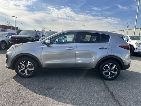 Used 2022 Kia Sportage LX image 8