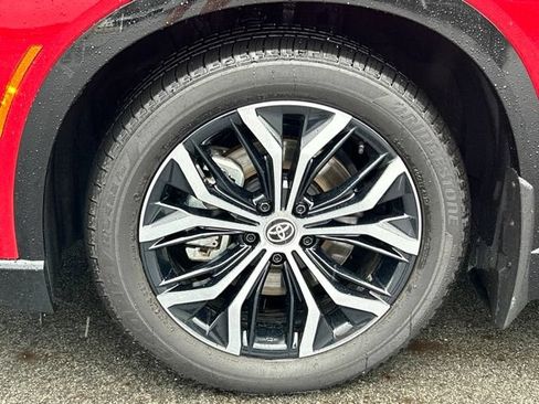 Certified 2025 Toyota Crown Signia AWD/4WD image 10