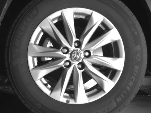 Certified 2024 Toyota Corolla Cross LE w/ Moonroof Package image 10