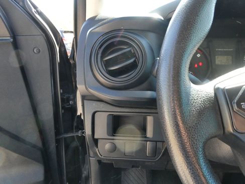 Used 2016 Toyota Tacoma SR image 15