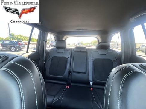 Used 2025 Jeep Grand Cherokee Altitude AWD/4WD image 13