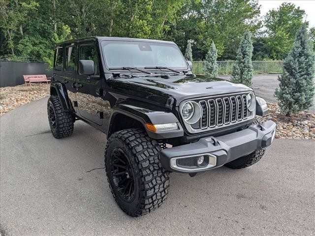 Used 2025 Jeep Wrangler Unlimited Sahara AWD/4WD image 7