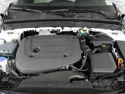 New 2026 Volvo XC40 B5 Plus w/ Protection Package Premier AWD/4WD image 12