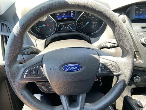 Used 2016 Ford Focus SE FWD image 19