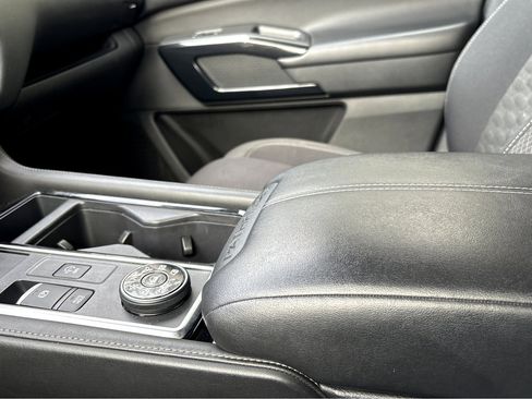 Certified 2024 Nissan Pathfinder SV image 6