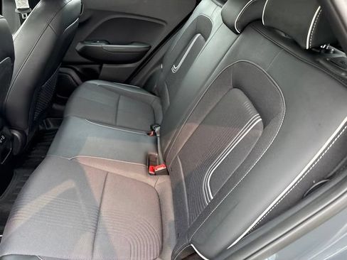 Used 2025 Hyundai Venue Limited FWD image 10