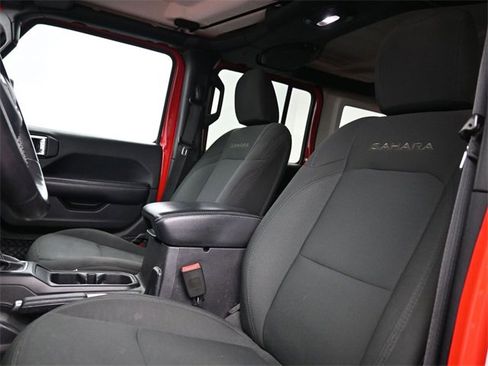 Used 2018 Jeep Wrangler Unlimited Sahara w/ Dual Top Group image 10