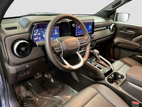 Used 2025 Chevrolet Colorado Z71 w/ Technology Package image 9