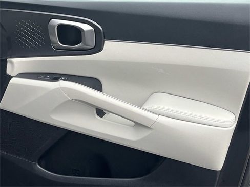 Used 2024 Kia Sorento EX w/ Panoramic Sunroof Package image 9