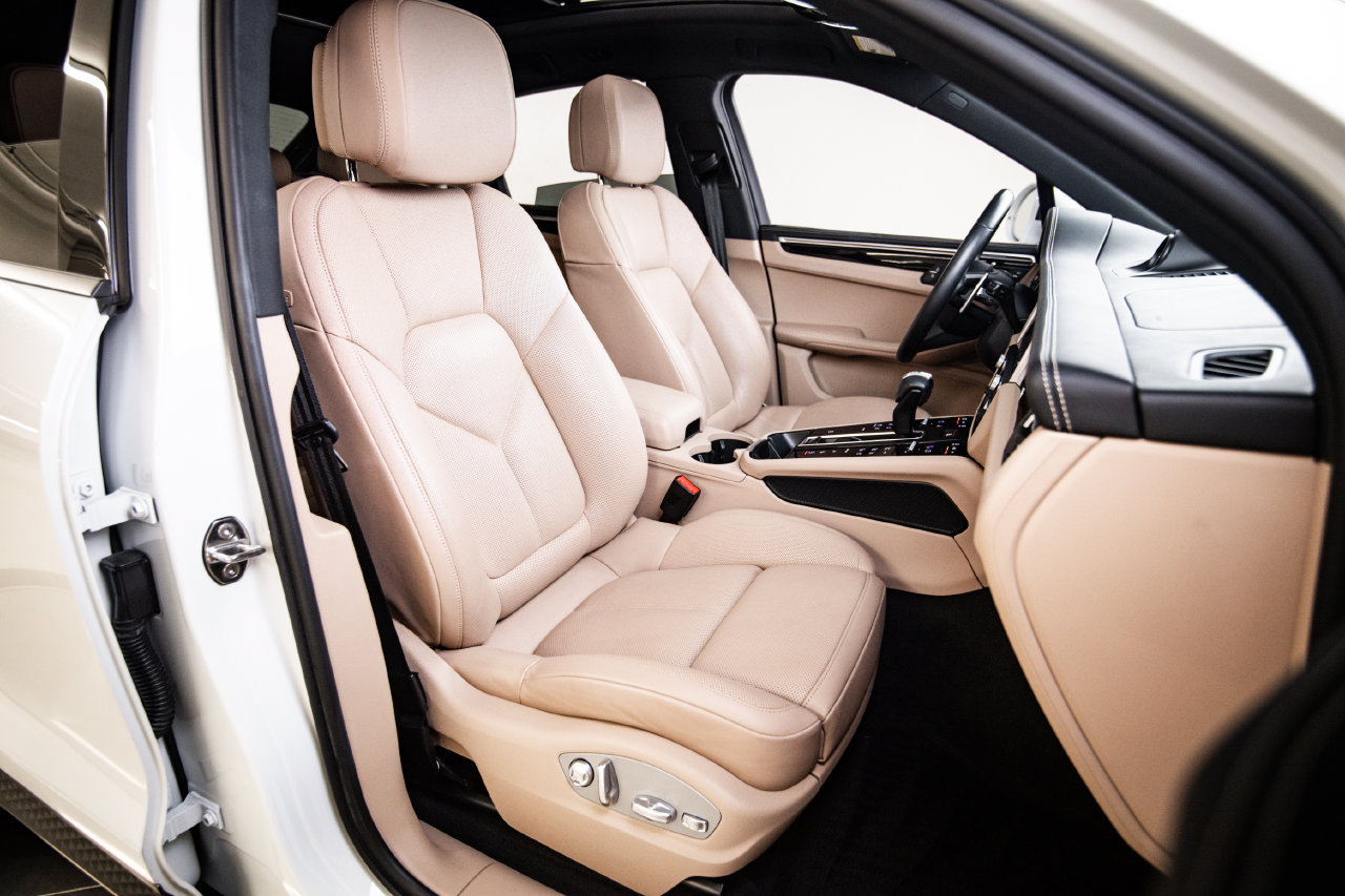 Certified 2023 Porsche Macan AWD/4WD image 29