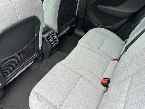 Used 2023 Volvo XC40 Recharge Ultimate image 12