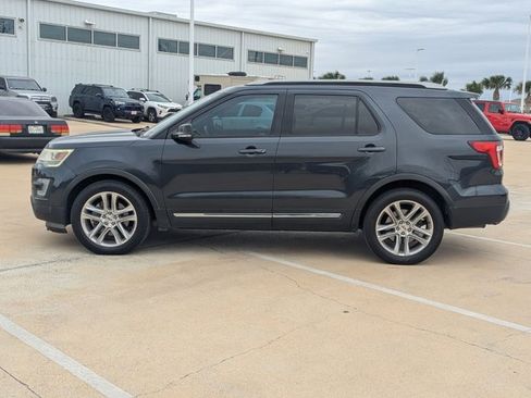 Used 2017 Ford Explorer XLT w/ Equipment Group 202A image 8