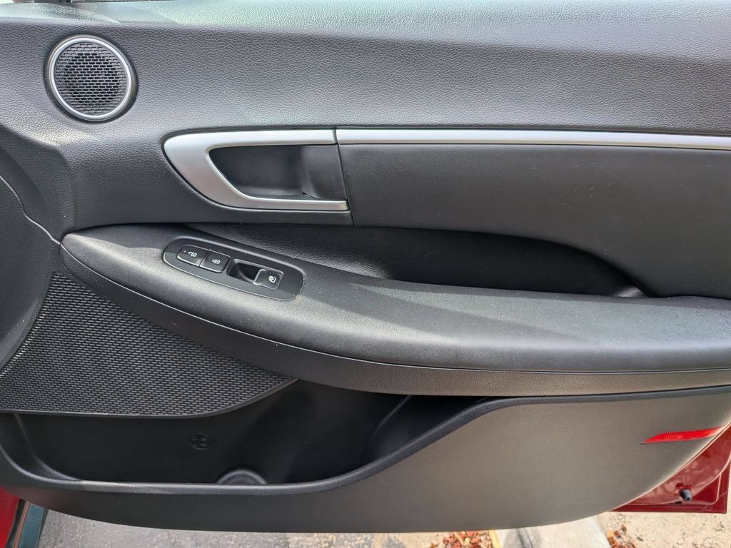Used 2025 Hyundai Sonata SEL FWD image 32