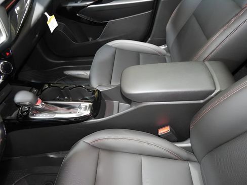 Used 2025 Chevrolet Trax RS w/ Sunroof Package image 17