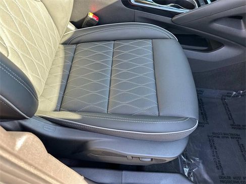 Used 2023 Buick Envision Avenir image 8