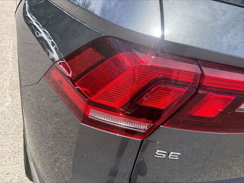 Used 2024 Volkswagen Tiguan SE w/ Panoramic Sunroof Package AWD/4WD image 32