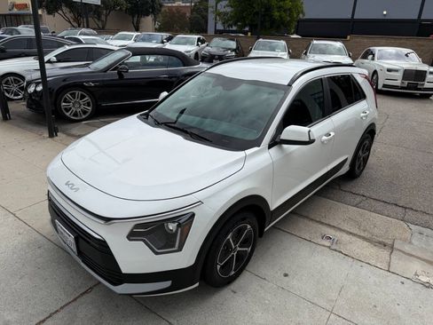Used 2024 Kia Niro EX FWD image 16