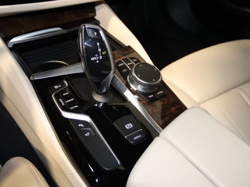 Used 2018 BMW M550i xDrive image 45