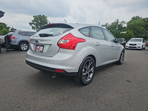 Used 2014 Ford Focus SE w/ Equipment Group 201A FWD image 3