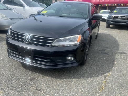Used 2016 Volkswagen Jetta Sport image 2