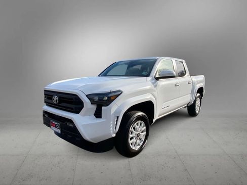 Certified 2025 Toyota Tacoma SR5 image 8