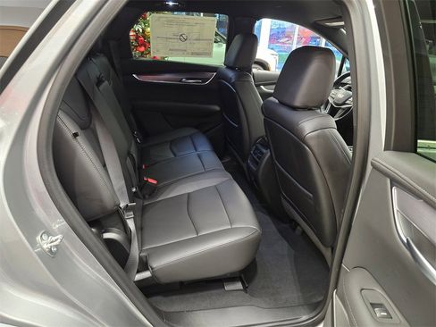 New 2025 Cadillac XT5 Luxury image 12
