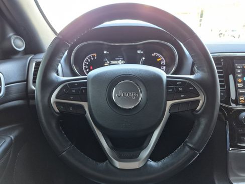 Used 2022 Jeep Grand Cherokee Laredo X image 9