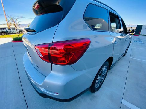 Used 2020 Nissan Pathfinder SL image 14