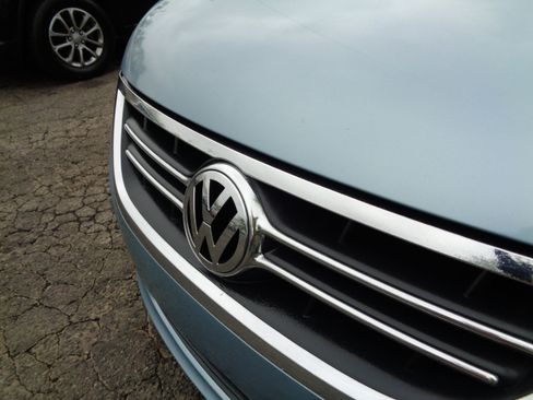 Used 2009 Volkswagen Routan SEL Premium image 9