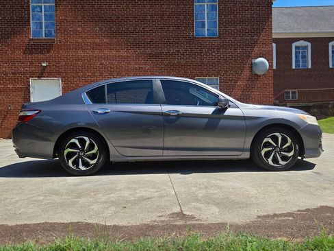 Used 2016 Honda Accord EX image 4