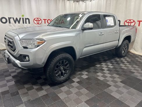 Used 2022 Toyota Tacoma SR5 w/ Technology Package image 4