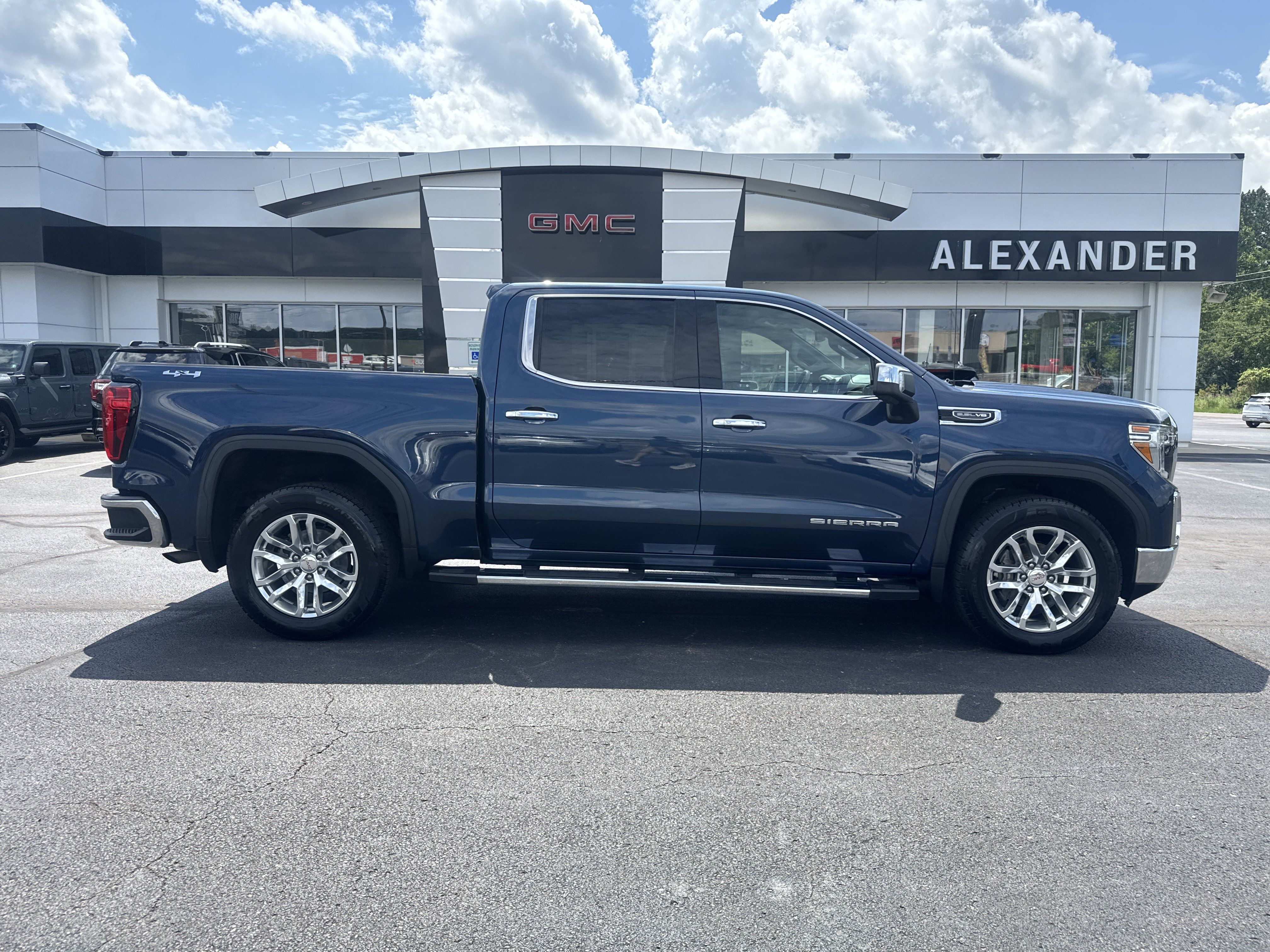 Used 2019 GMC Sierra 1500 SLT w/ SLT Premium Package AWD/4WD image 2