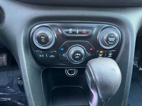 Used 2015 Dodge Dart SXT w/ Sun/Sound Group image 10