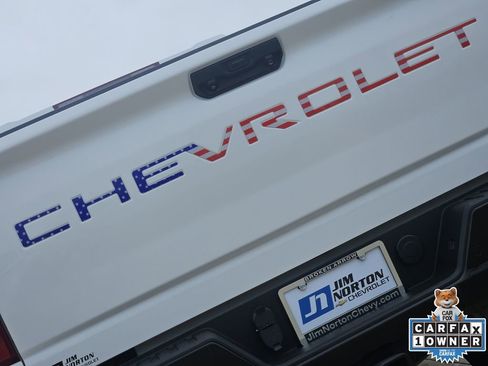 Used 2024 Chevrolet Silverado 2500 Custom w/ Custom Value Package image 15