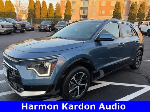 Used 2023 Kia Niro SX image 3